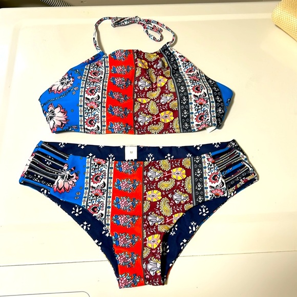 Halter style 2 pc bikini, reversible, women size M. NWOT - Picture 13 of 14